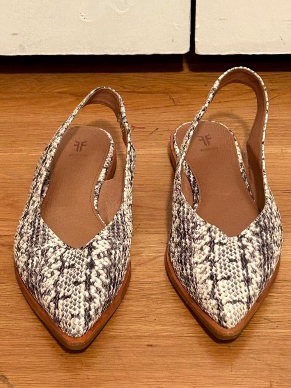 FRYE Kenzie pointed toe slingback flats, snake print leather, 7